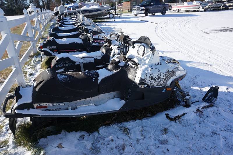 lot 14 image: 2004 Arctic Cat F7 EFi Sno Pro Package