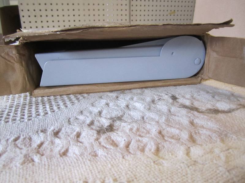 lot 7 image: United Facility Supply Paper Roll H...
