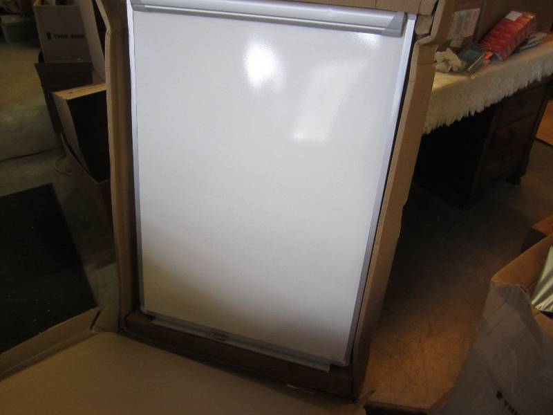 lot 11 image: Universal Adjustable White Board Ea...