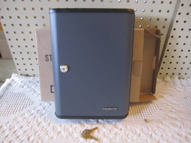 lot 31 image: Steelmaster Metal Security Key Cabi...
