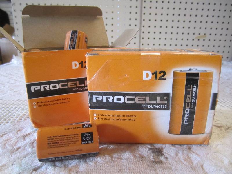 lot 32 image: Lot of 24 Duracell ProCell D Batter...