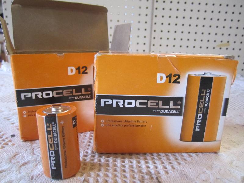lot 33 image: Lot of 24 Duracell ProCell D Batter...