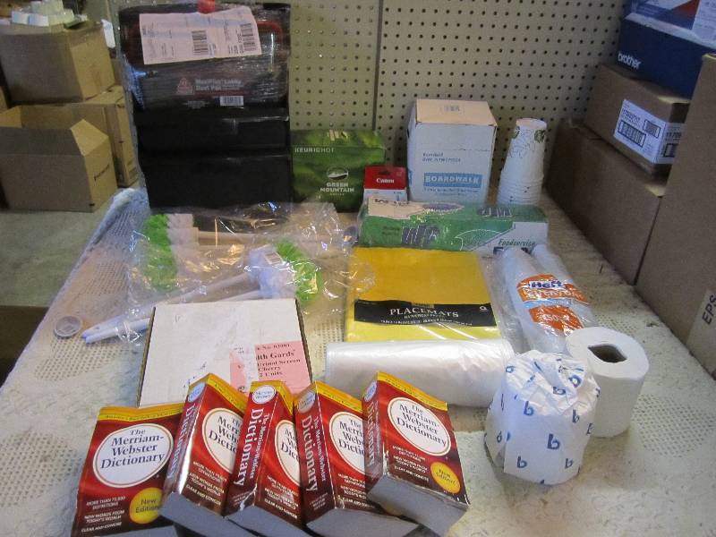lot 53 image: Lot of Misc This and That See Photo...