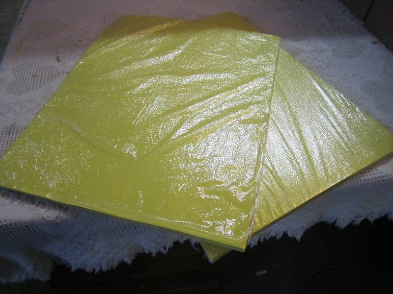 lot 55 image: 2 Packs of Construction Paper Yello...