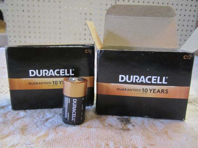 lot 62 image: Lot of 24 Duracell C Batteries 2 bo...