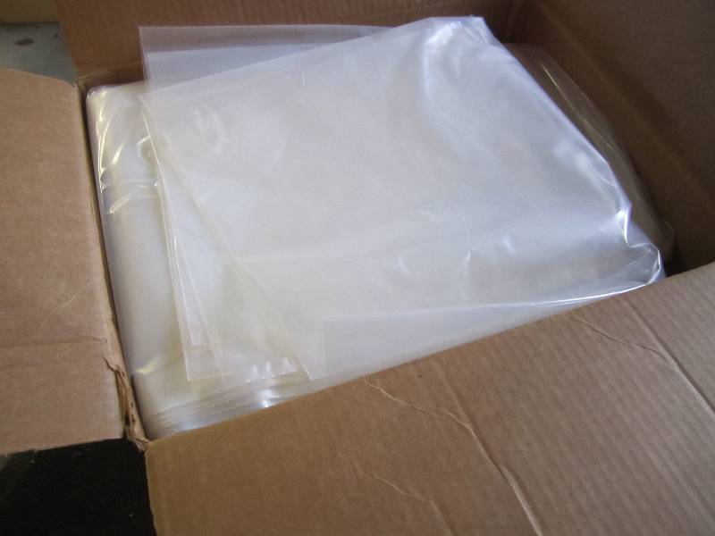 lot 82 image: Box of 100 Clear Plastic Bags 28 x...