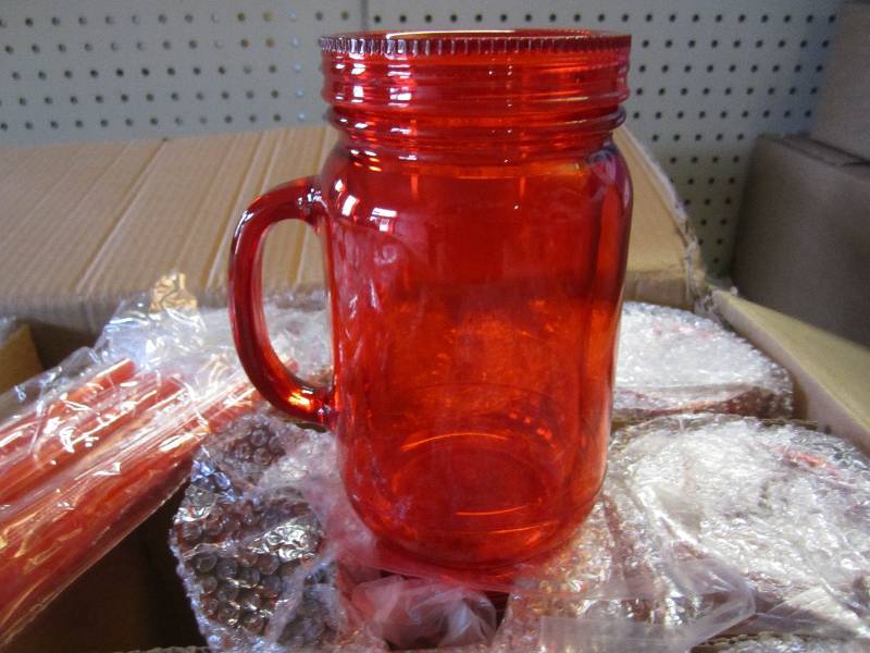 lot 107 image: Lot of 18 Plastic Mason Jar Tumbler...