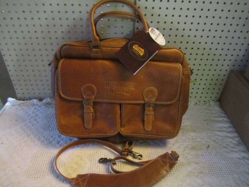 lot 150 image: Canyon Outback Leather Sedona Leath...