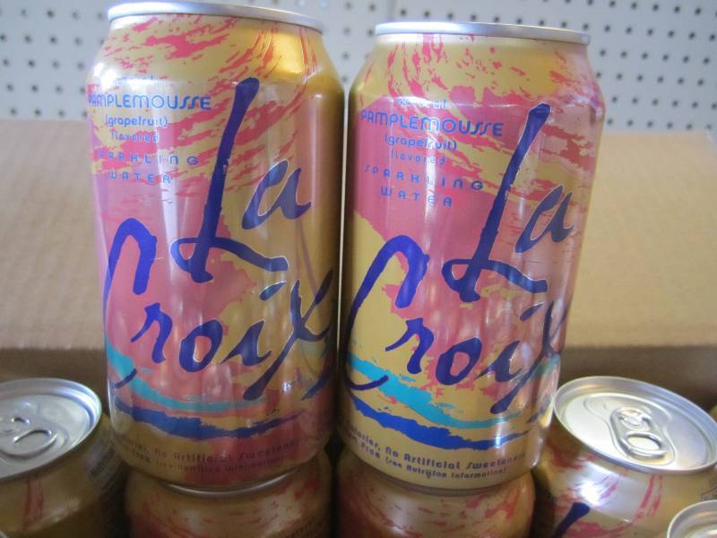 lot 183 image: Box of 24 Cans La Croix Pamplemouss...