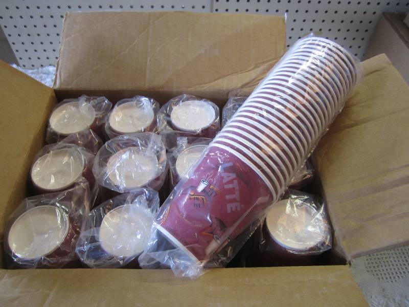 lot 185 image: Case of 300 Solo 10 oz Bistro Paper...