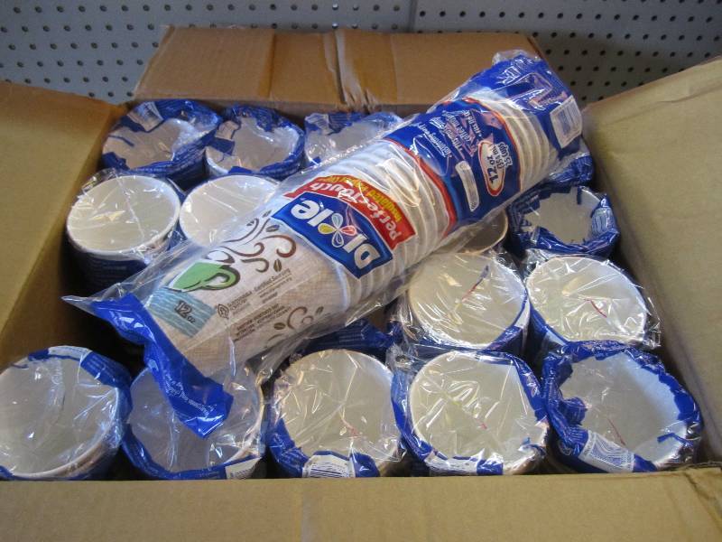 lot 186 image: Case of 500 Dixie 12 oz Insulated P...