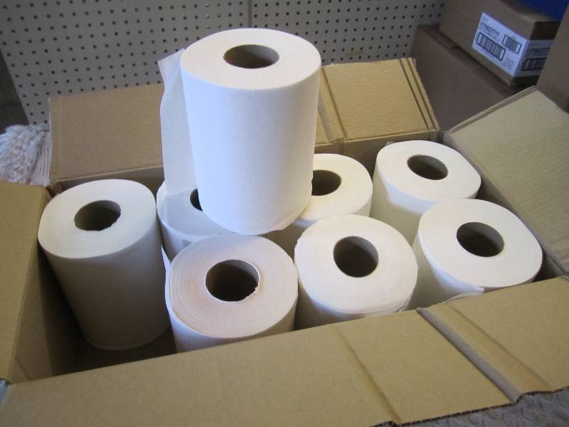 lot 189 image: Case of 8 Rolls Center Pull Towels ...