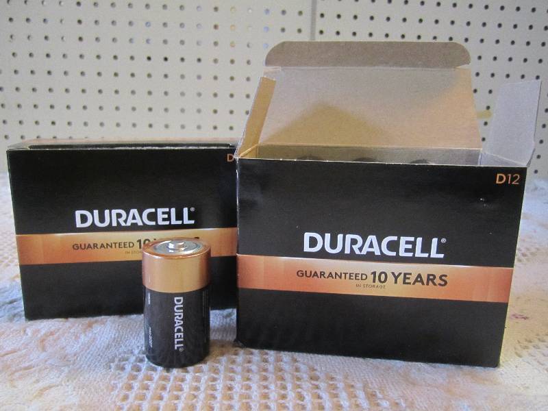 lot 193 image: Lot of 24 Duracell D Batteries 2 bo...