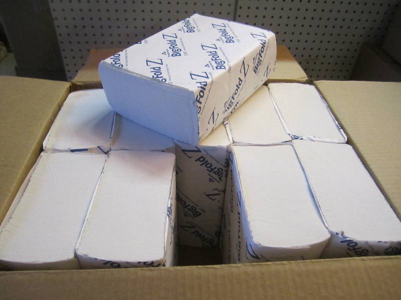 lot 204 image: Case of 2200 Folded Towels 10 packs...