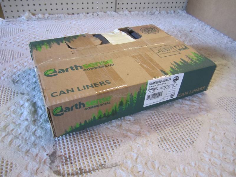 lot 211 image: Case of 100 Can Liners 31 - 33 Gall...