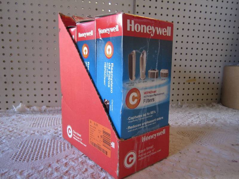 lot 232 image: Lot of 3 - 2 pack Boxes Honeywell T...