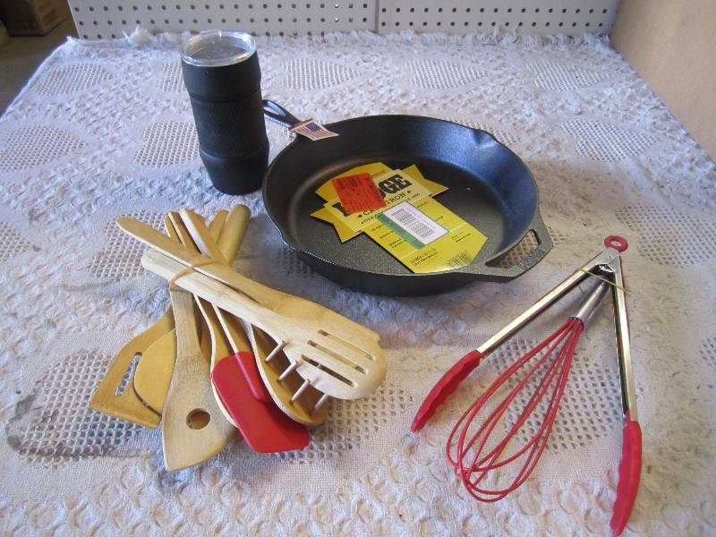 lot 233 image: 12 Cast Iron Frying Pan and other ...