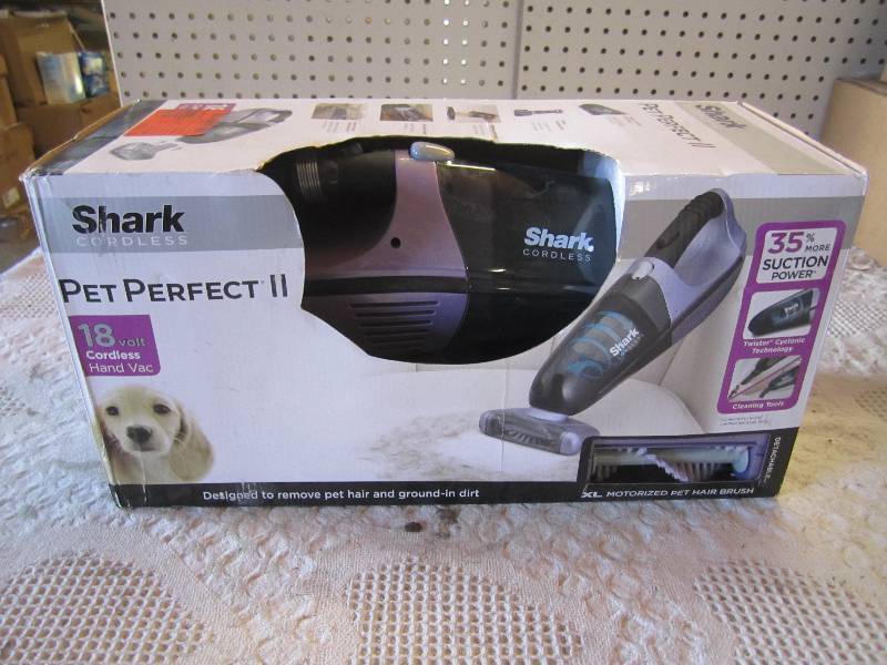 lot 240 image: Shark Pet Perfect II 18 Volt Cordle...