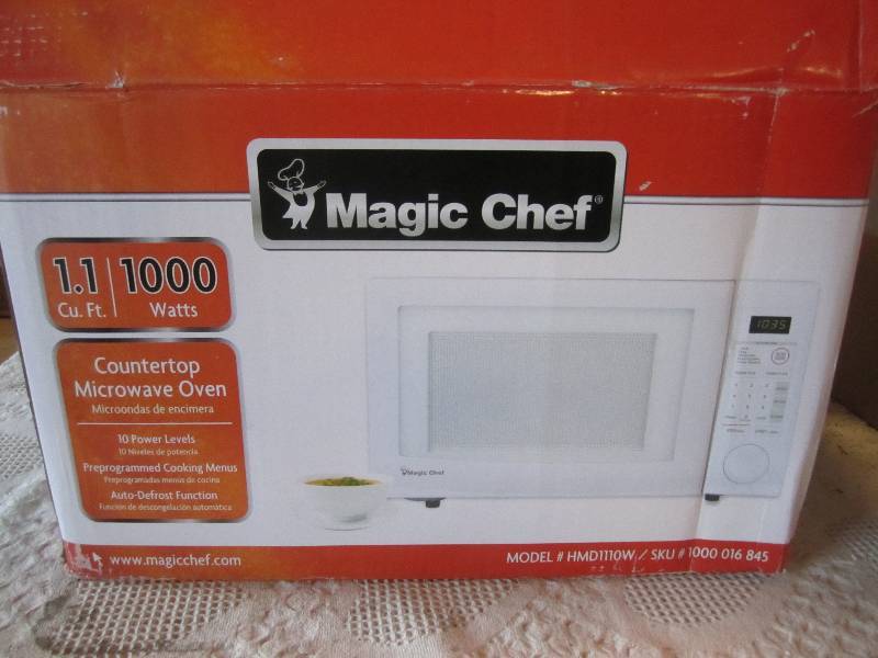 lot 242 image: Magic Chef 1.1 Cu. Ft. Counter Top ...