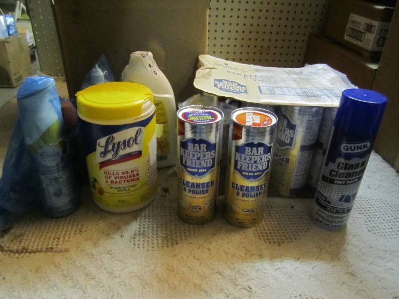 lot 253 image: Lot of 12 Bar Keepers Friend Cleans...