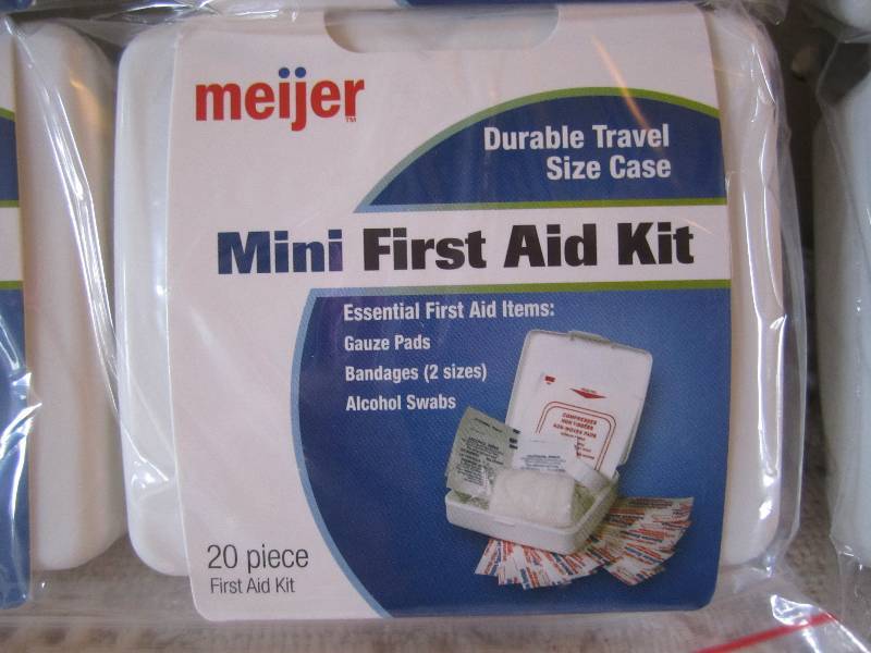 lot 256 image: Lot of 12 Mini First Aid Kits 20pc ...