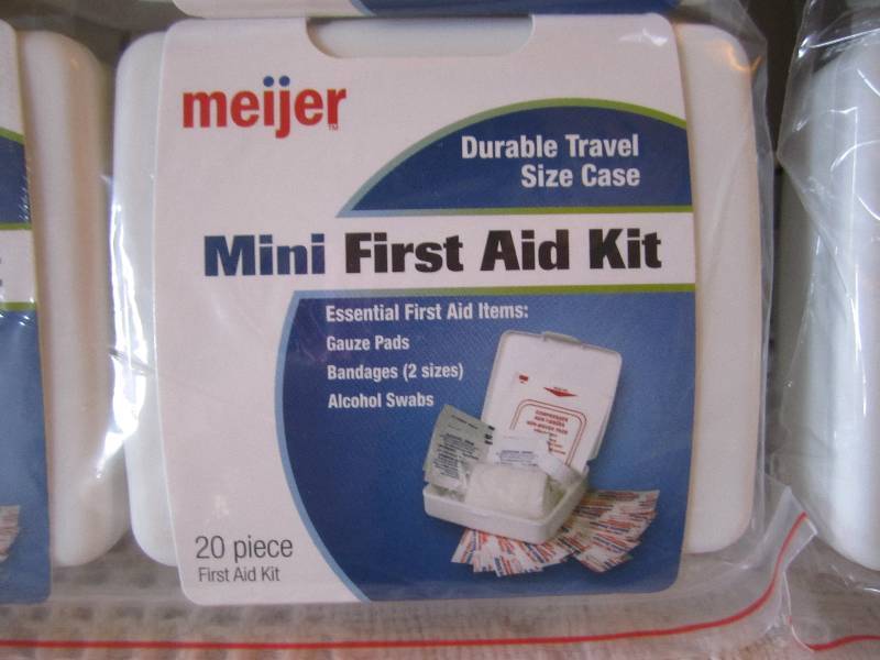 lot 257 image: Lot of 12 Mini First Aid Kits 20pc ...