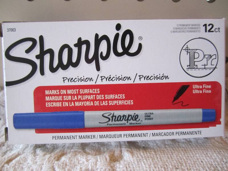 lot 260 image: Lot of 36 Sharpie MarkersPens 3 bo...