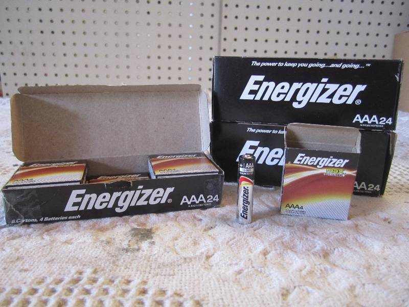 lot 262 image: Lot of 72 Energizer AAA Batteries 3...