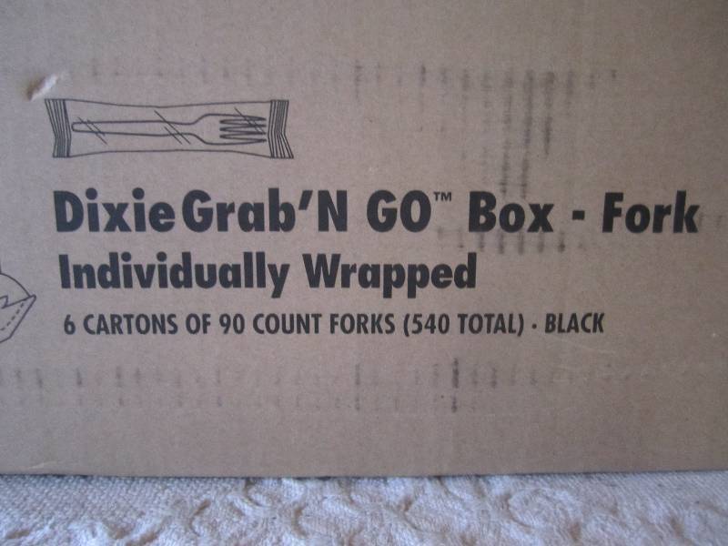 lot 289 image: Case of 540 Dixie Plastic Forks 6 b...