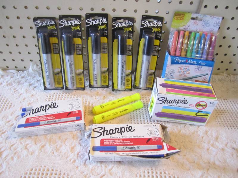 lot 290 image: Mixed Lot of Markers Sharpie Paper ...