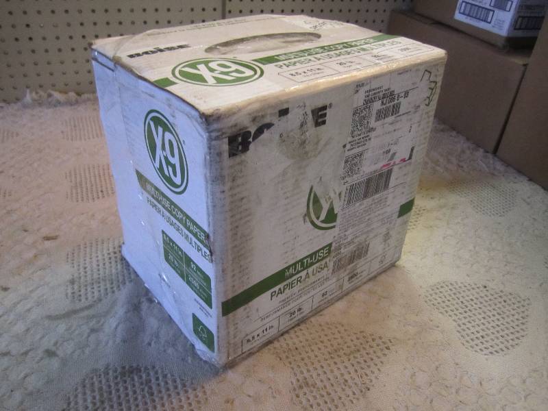 lot 292 image: Case of 2500 Sheets Printer Paper 8...