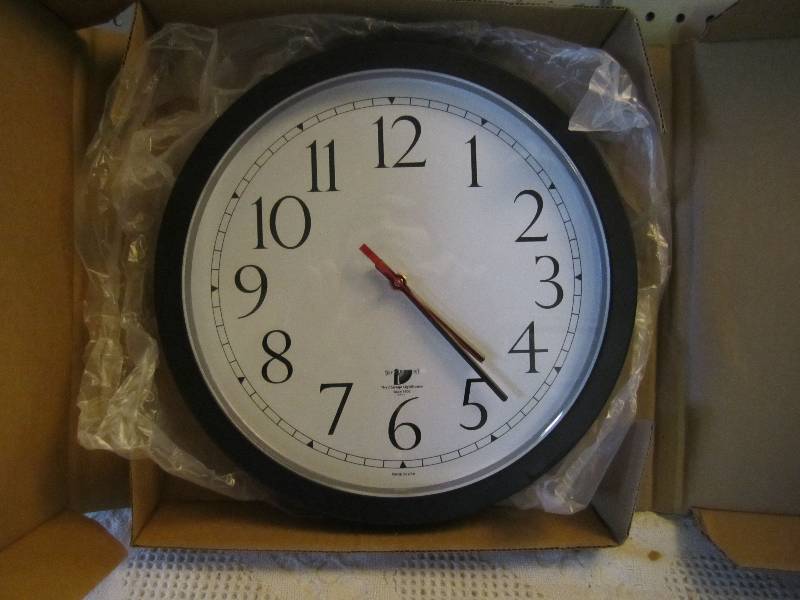 lot 293 image: 14.5 Self Set Wall Clock Contempor...