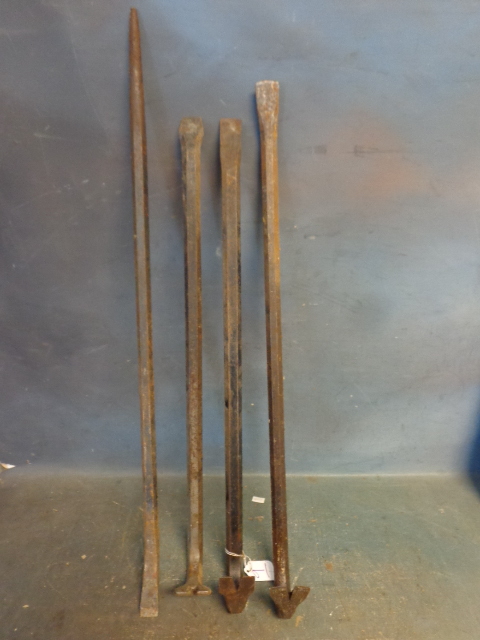 lot 9 image: Crowbars