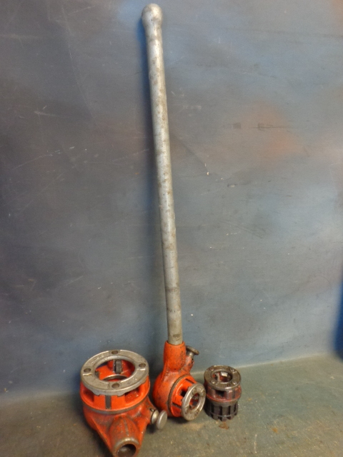 lot 16 image: Ridgid 2-R Pipe Threader