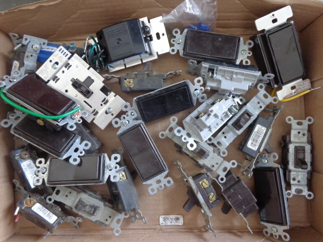 lot 33 image: Light Switches