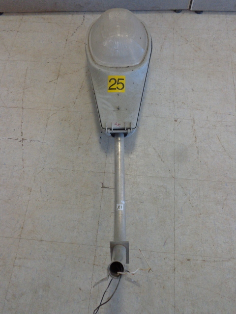 lot 18 image: American Electric Street Lamp