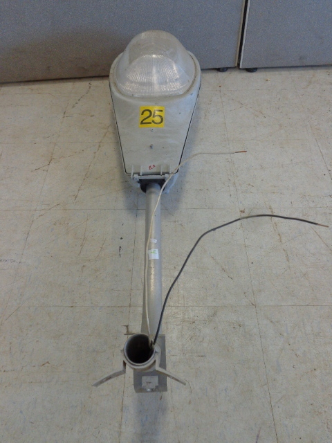 lot 4 image: Street Lamp