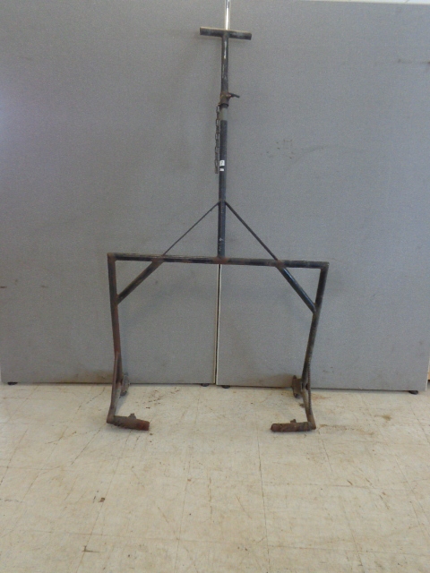 lot 7 image: Adjustable Snowmobile Dolly