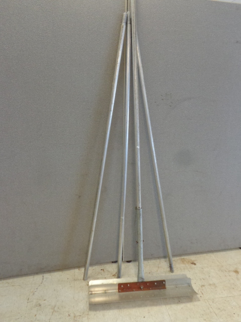lot 72 image: Roof Rake