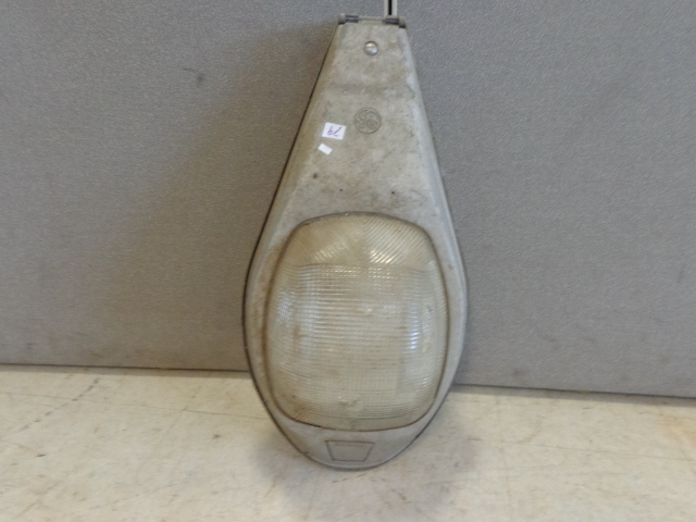 lot 79 image: Street Lamp