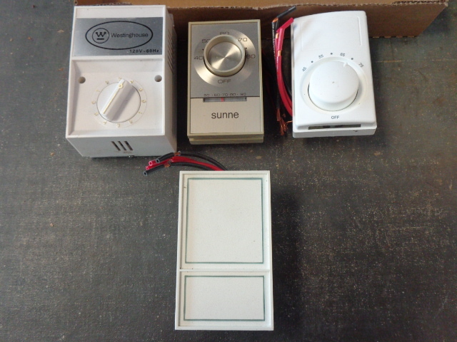 lot 65 image: Thermostats