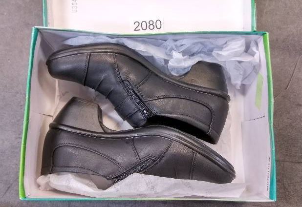 lot 2080 image: Easy Street Womens Mika Shootie  Shoes - Black - Size 9.5 NARROW