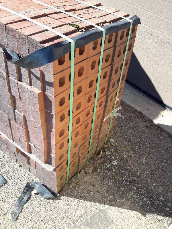 lot 4 image: Full Pallet of brick as shown