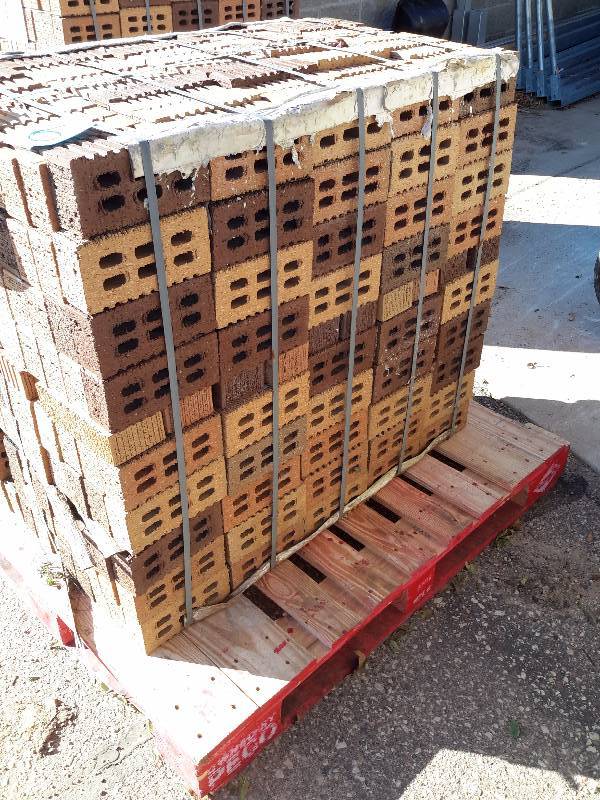 lot 6 image: Full Pallet of brick as shown