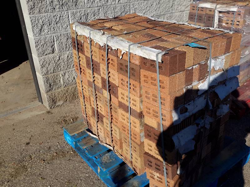 lot 10 image: Full Pallet of brick as shown