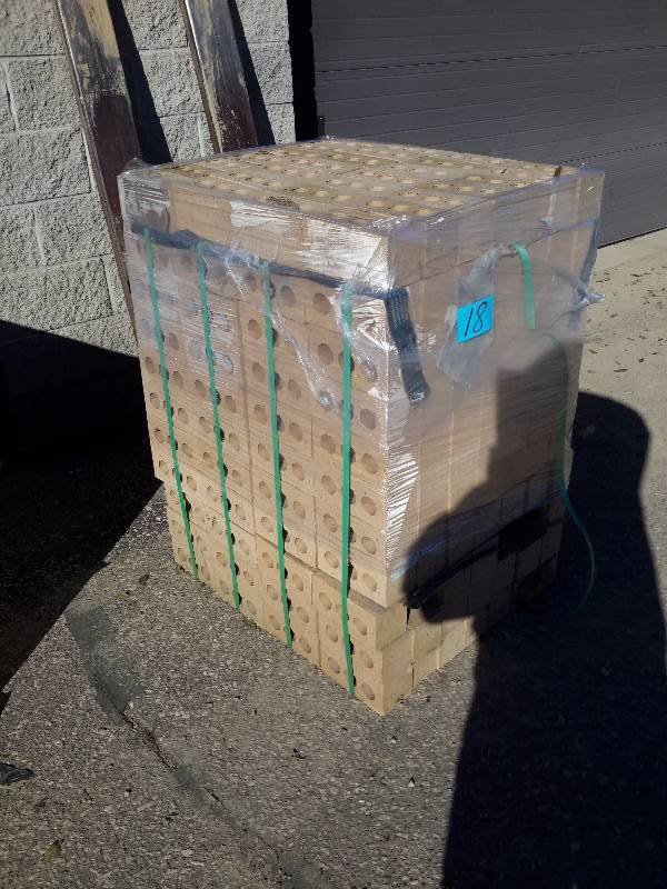 lot 18 image: Full Pallet of brick as shown