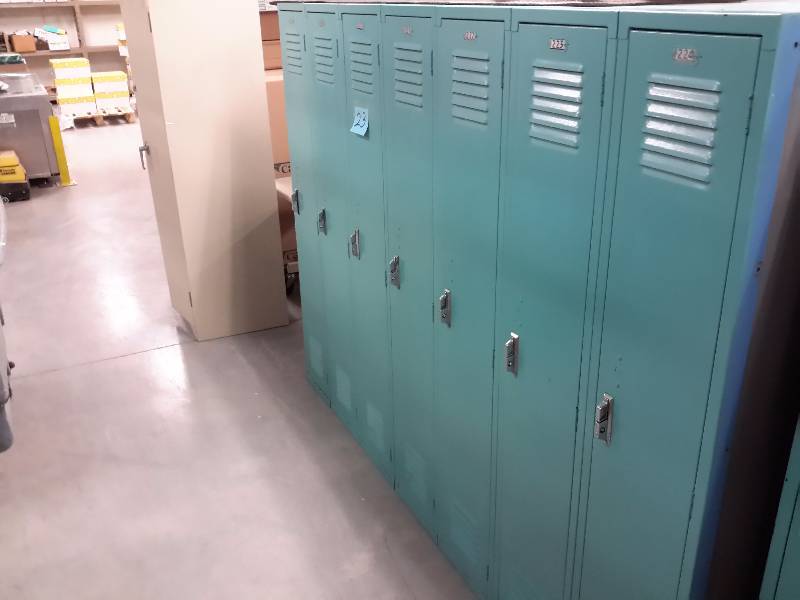 lot 23 image: Set of 7 Lockers