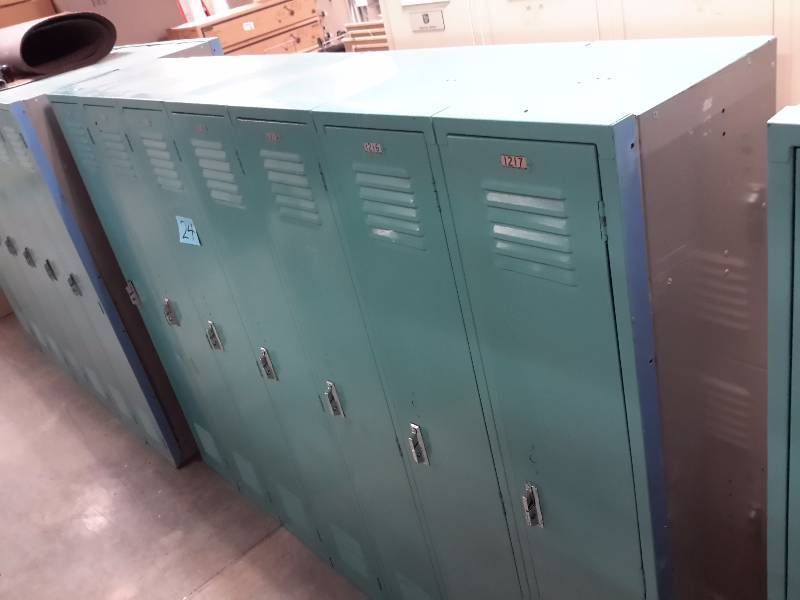 lot 24 image: Set of 7 Lockers