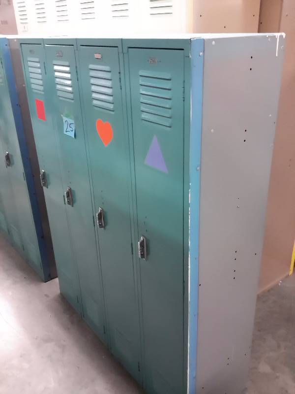 lot 25 image: Set of 4 Lockers