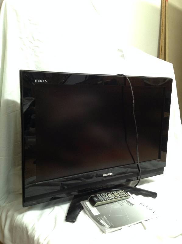 lot 4 image: Toshiba Flat Sreen TV- Cracked Screen
